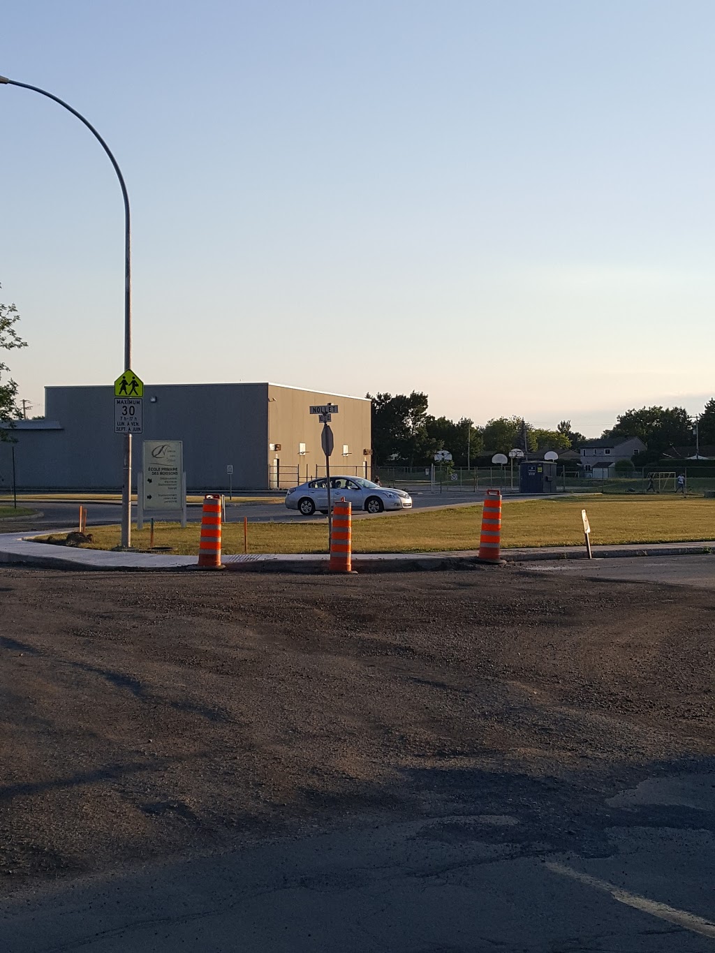 École Des Moissons | 945 NOISEUX, Repentigny, QC J5Y 1Z3, Canada | Phone: (450) 492-3562
