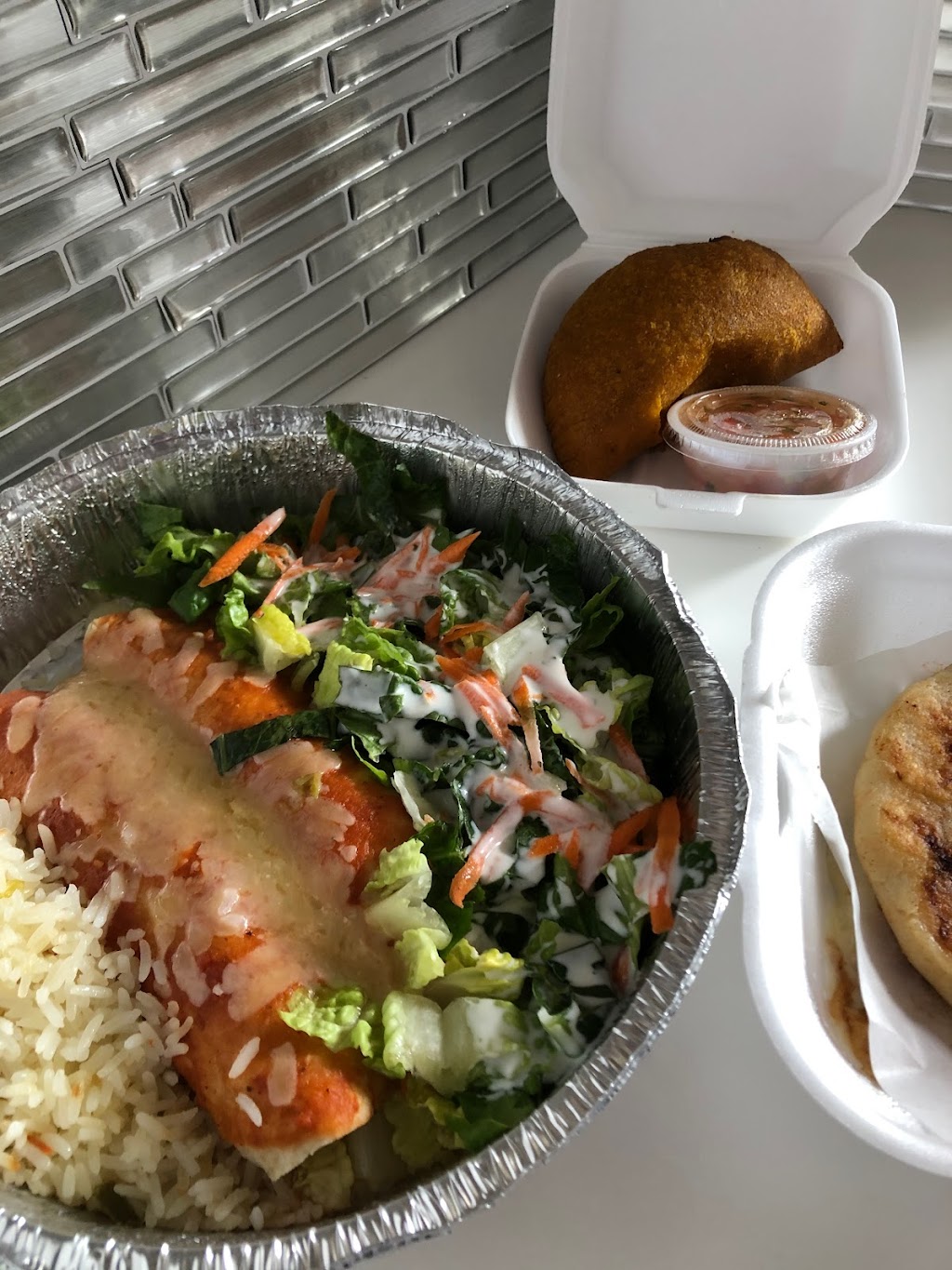 La Villa Latina | 85 Montréal Rd, Vanier, ON K1L 6E8, Canada | Phone: (613) 749-2317