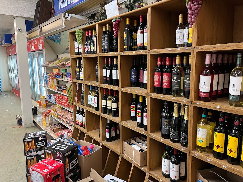 Dépanneur Montarville | 2511 Rue Montarville, Longueuil, QC J4L 4C9, Canada | Phone: (450) 670-0680