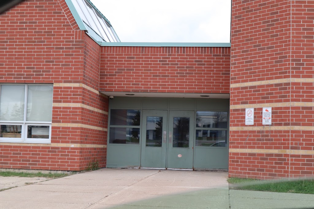 Le Cercle De LAmitie | 1780 Meadowvale Blvd, Mississauga, ON L5N 7K8, Canada | Phone: (905) 542-1844
