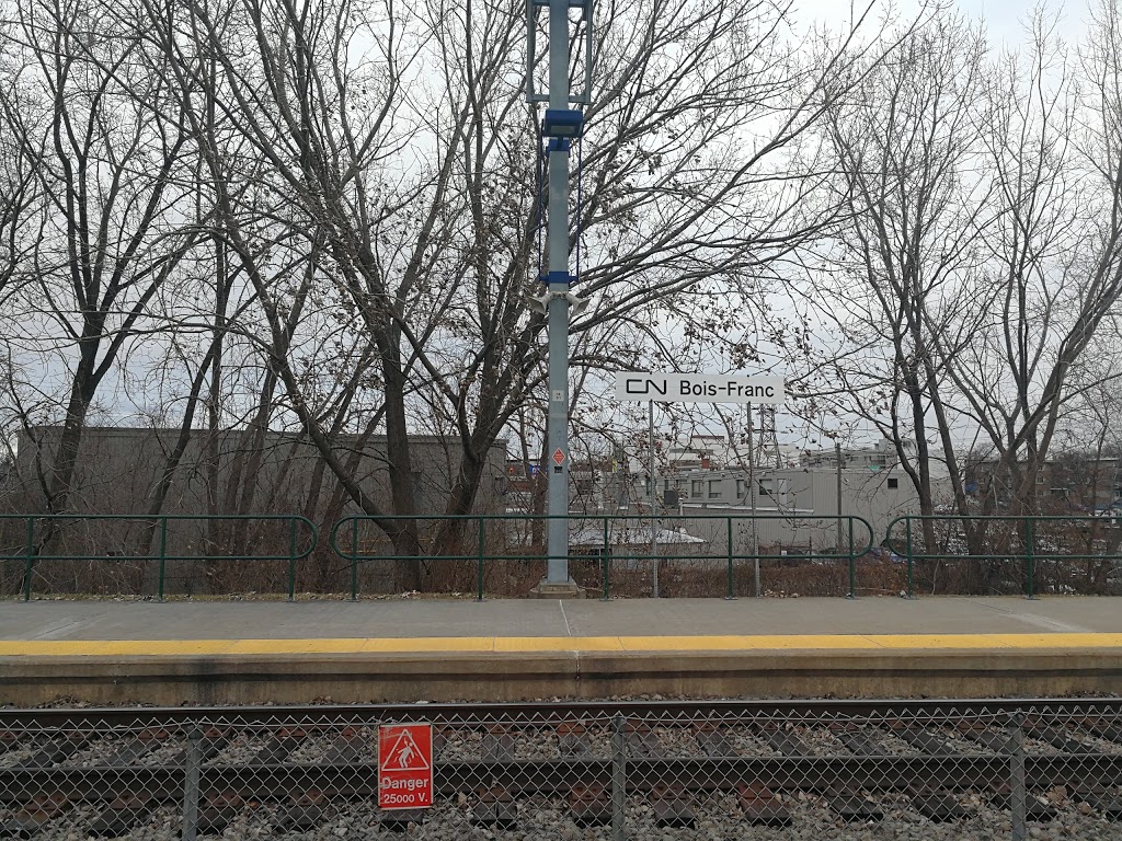 Stationnement incitatif EXO - Gare Bois-Franc | 5465 Boul Henri-Bourassa O, Saint-Laurent, QC H4R 1B7, Canada | Phone: (438) 832-9919