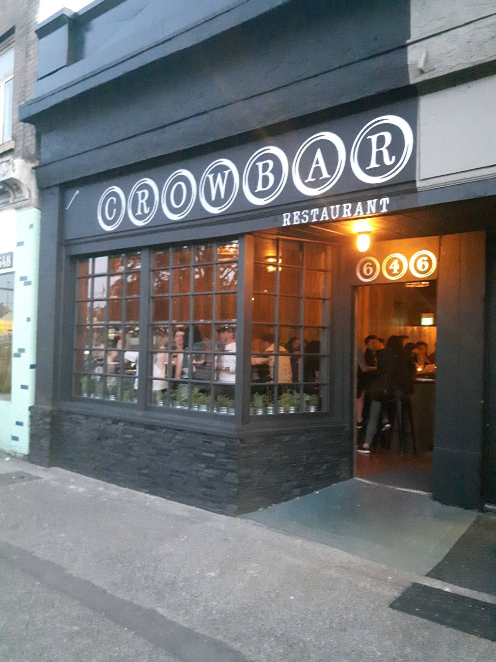 Crowbar Restaurant | 646 Kingsway, Vancouver, BC V5T 3K4, Canada | Phone: (604) 336-2769