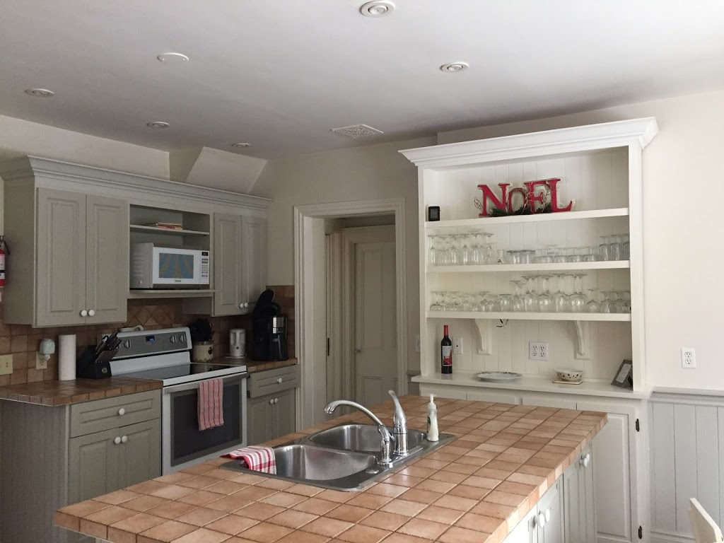 The Doctors House Vacation Rental | 354 Wellington Main St, Bloomfield, ON K0K 1G0, Canada | Phone: (613) 967-9303