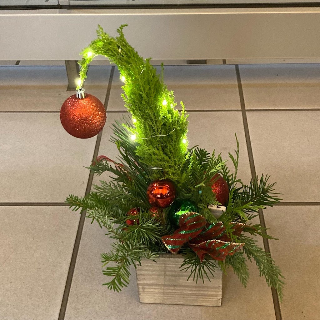 JF Floral & Garden Studio | 1464 Ridgemount Dr, Comox, BC V9M 3H1, Canada | Phone: (778) 668-3255