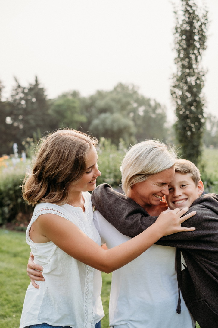 Dr. Lindsay Nealon | 1404 10 St NW, Calgary, AB T2M 4M8, Canada | Phone: (587) 391-6200