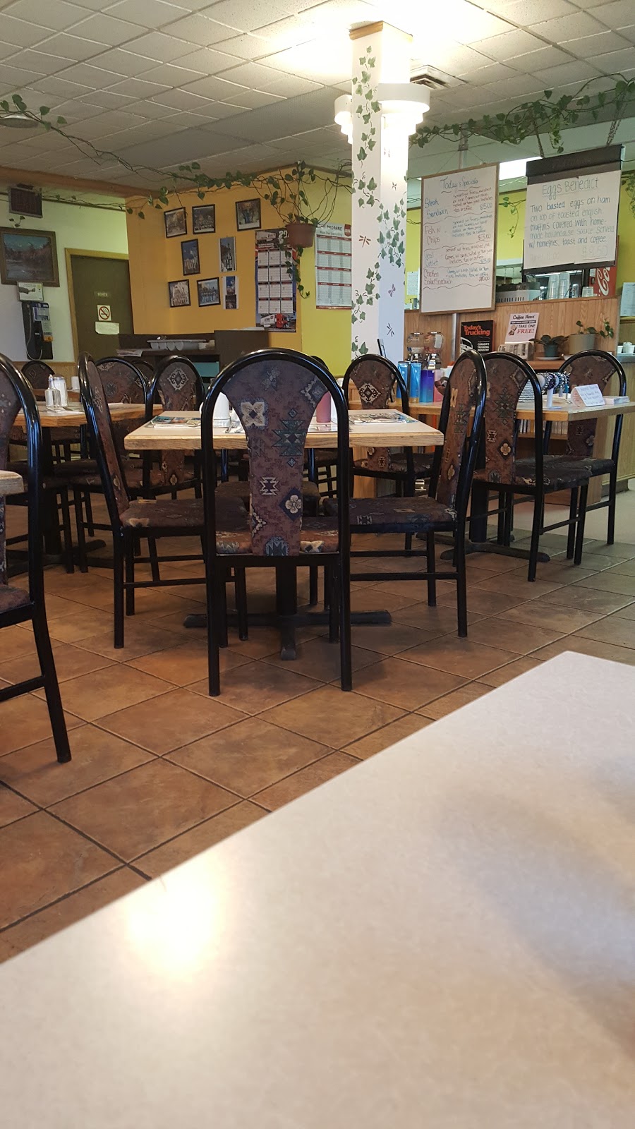 Oak Point Restaurant | 533 Oak Point Hwy, Winnipeg, MB R2R 1V2, Canada | Phone: (204) 633-9488
