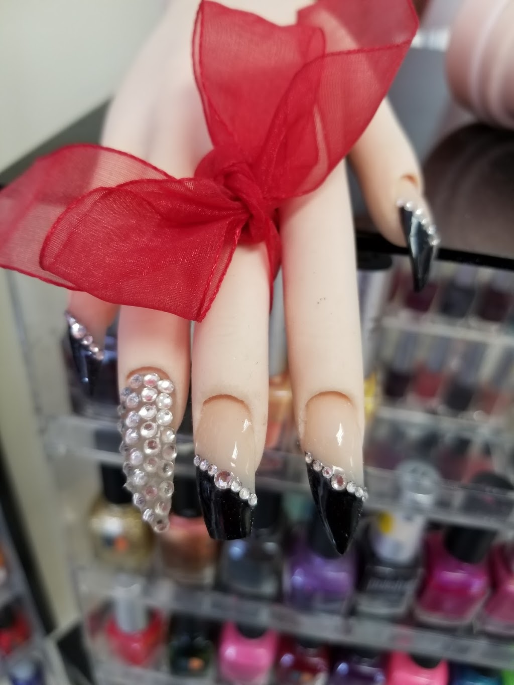 Deluxe Nails & Spa | 1077 N Service Rd #17, Mississauga, ON L4Y 1A5, Canada | Phone: (905) 306-9807