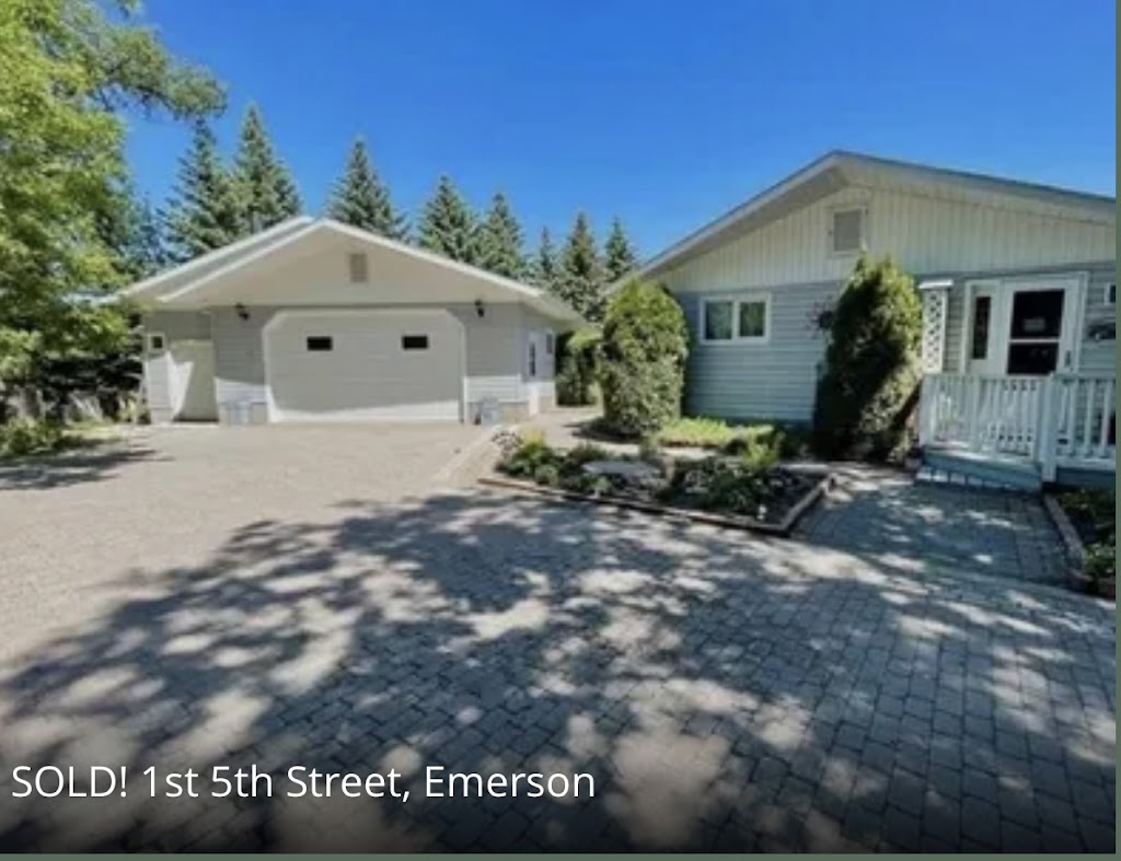Christina Tomyk - REALTOR® - Border Real Estate | 158 Boyne Ave W #2, Morris, MB R0G 1K0, Canada | Phone: (204) 712-5587