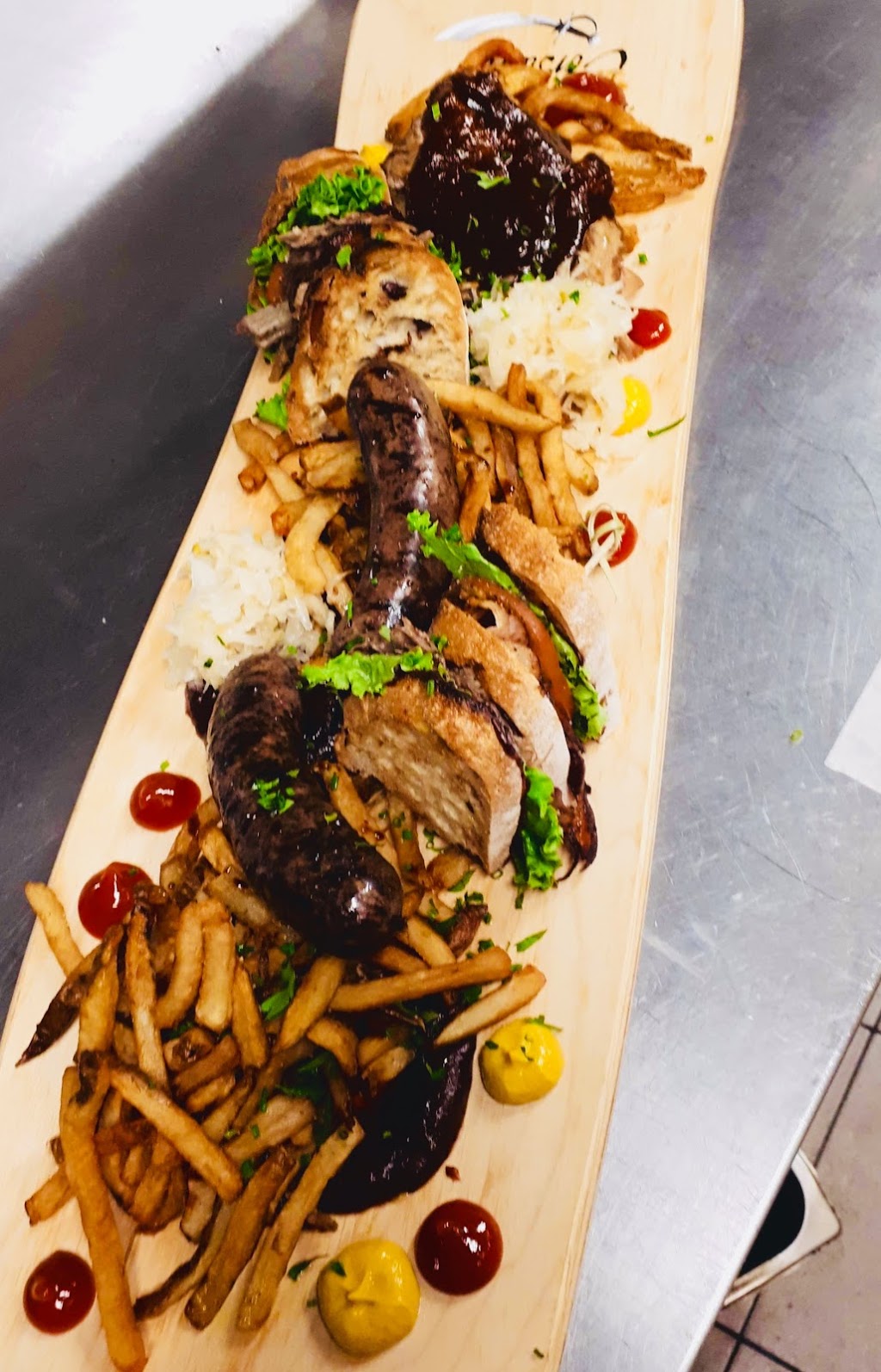Corsaire Pub | 5955 Rue Saint-Laurent #101, Lévis, QC G6V 3P5, Canada | Phone: (418) 380-2505