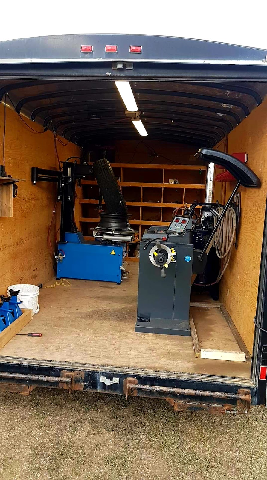 Smiths Mobile Tire | 308 4 Ave, Warner, AB T0K 2L0, Canada | Phone: (403) 929-4882