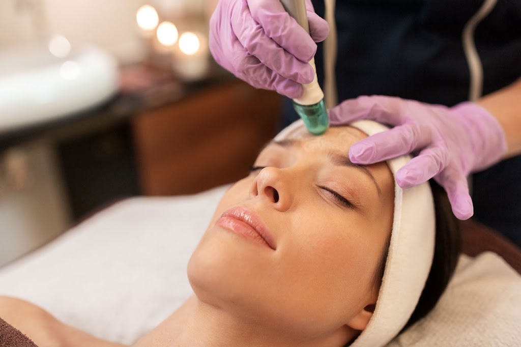 The facial house | 3 Artesian Dr, Whitby, ON L1P 1X7, Canada | Phone: (289) 893-2039