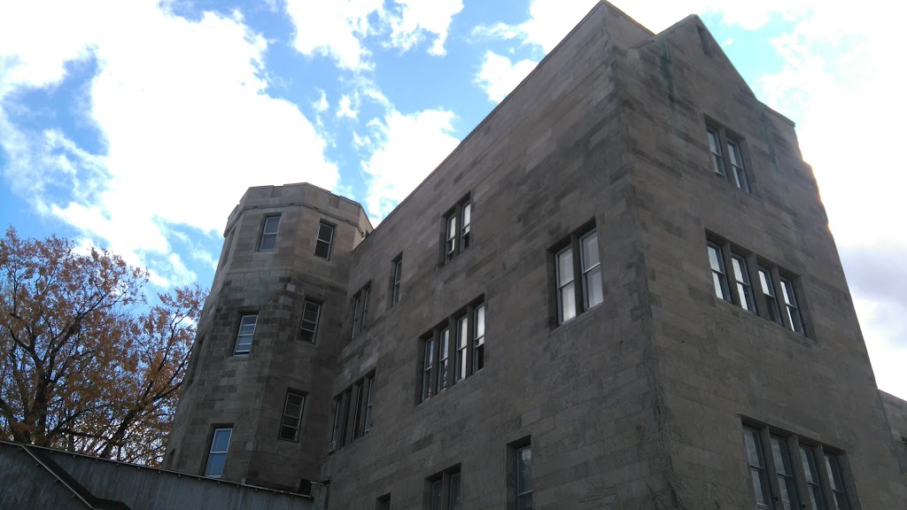 École Sophie-Barat | 1239 Boulevard Gouin E, Montréal, QC H2C 1B3, Canada | Phone: (514) 596-5535