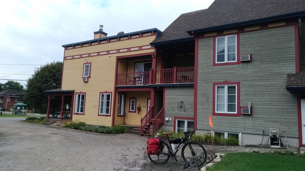Auberge le Voyageur B&B | 900 Rue Coupal, Mont-Tremblant, QC J8E 2P1, Canada | Phone: (819) 429-6277