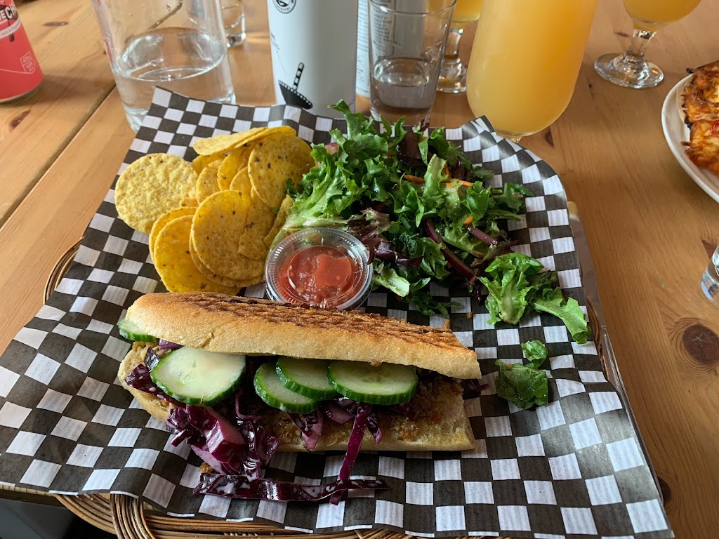 Le Gibard | 137 Rue du Bord de lEau, Tadoussac, QC G0T 2A0, Canada | Phone: (418) 235-4534