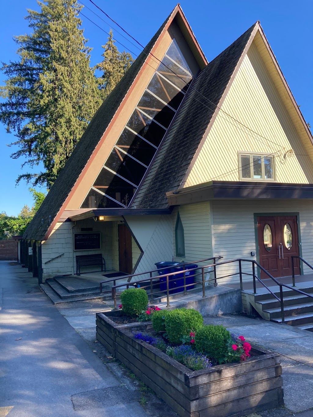 Blossoms@Bellevue Academy | 2893 Marine Dr, West Vancouver, BC V7V 4M6, Canada | Phone: (778) 288-0052