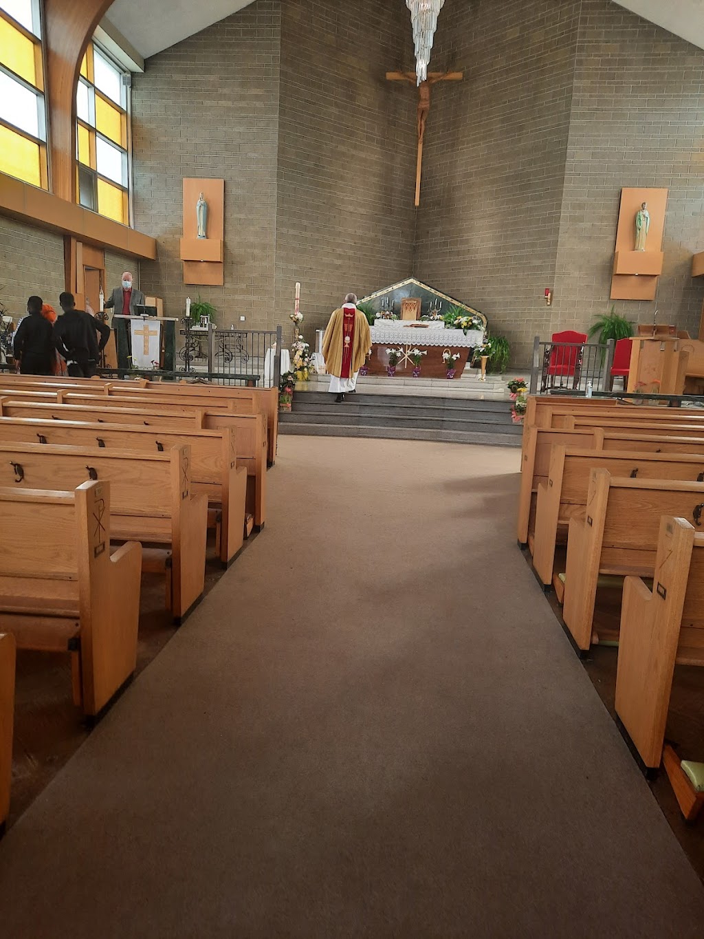 Eglise Saint-Maurice | 388 Bd Adolphe-Chapleau, Bois-des-Filion, QC J6Z 1H5, Canada | Phone: (450) 621-5521