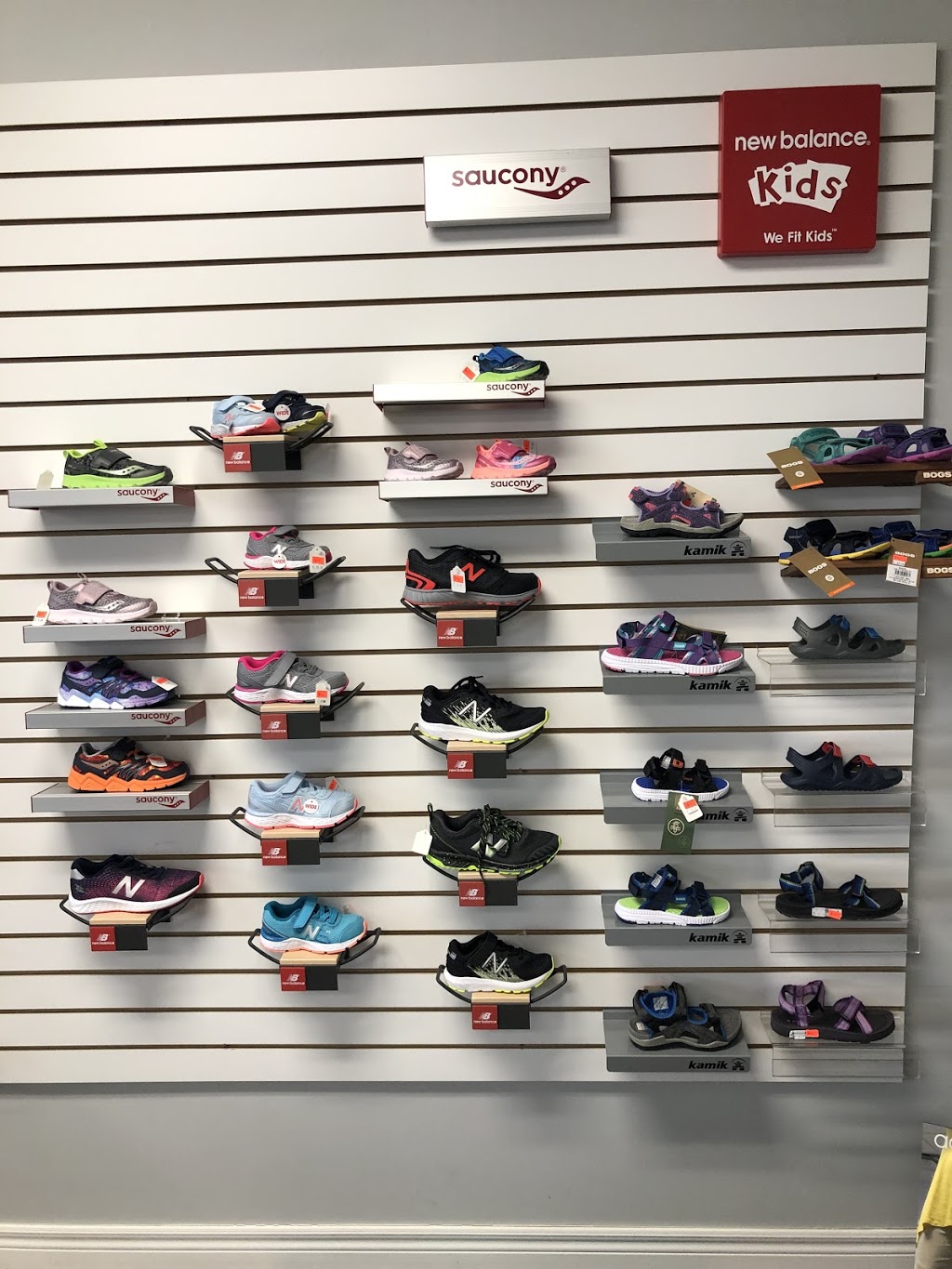 The Shoebox | 565 Murphy Rd, Sarnia, ON N7S 5B6, Canada | Phone: (519) 383-0588