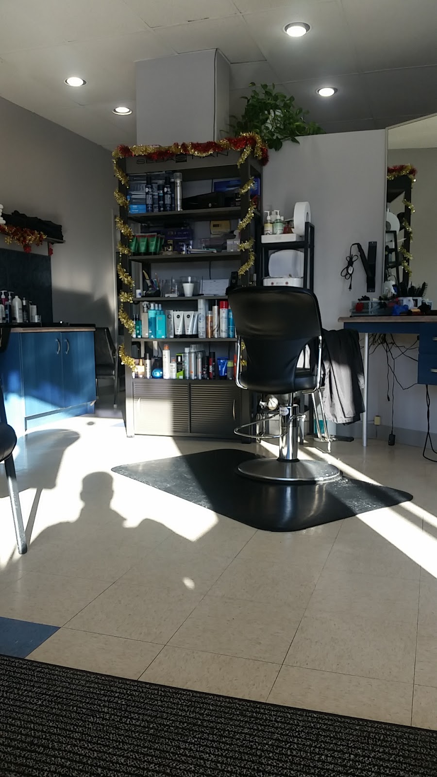 Salon De Coiffure Bel Ami Inc | 2050 Rte Marie-Victorin, Varennes, QC J3X 1R3, Canada | Phone: (450) 929-3737