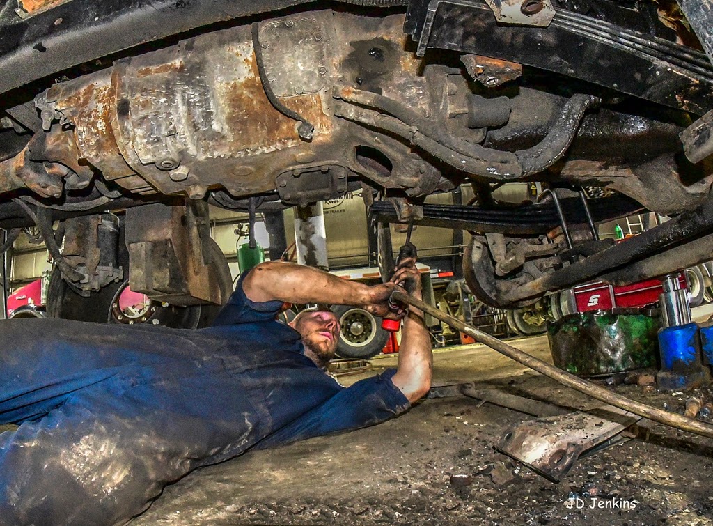 Hwy 4 Truck Service Ltd. Traction Heavy Duty Parts & TruckPro Re | 402143, Grey County Rd 4, Hanover, ON N4N 3B8, Canada | Phone: (519) 369-5052