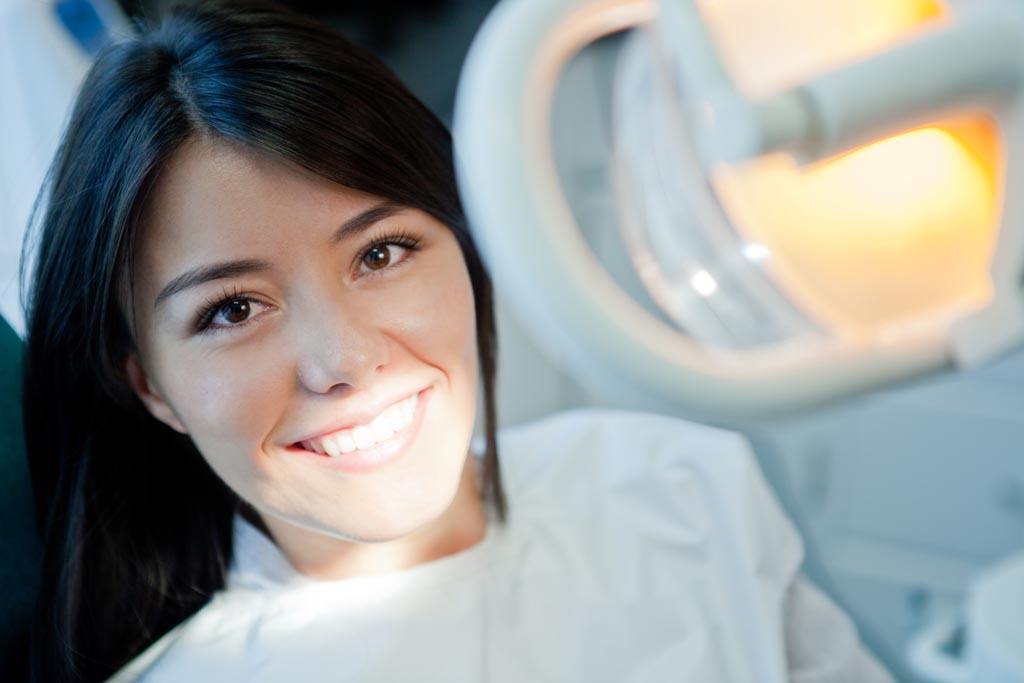 Hakeem Dental | 2250 Bovaird Dr E #105, Brampton, ON L6R 0W3, Canada | Phone: (905) 792-9922