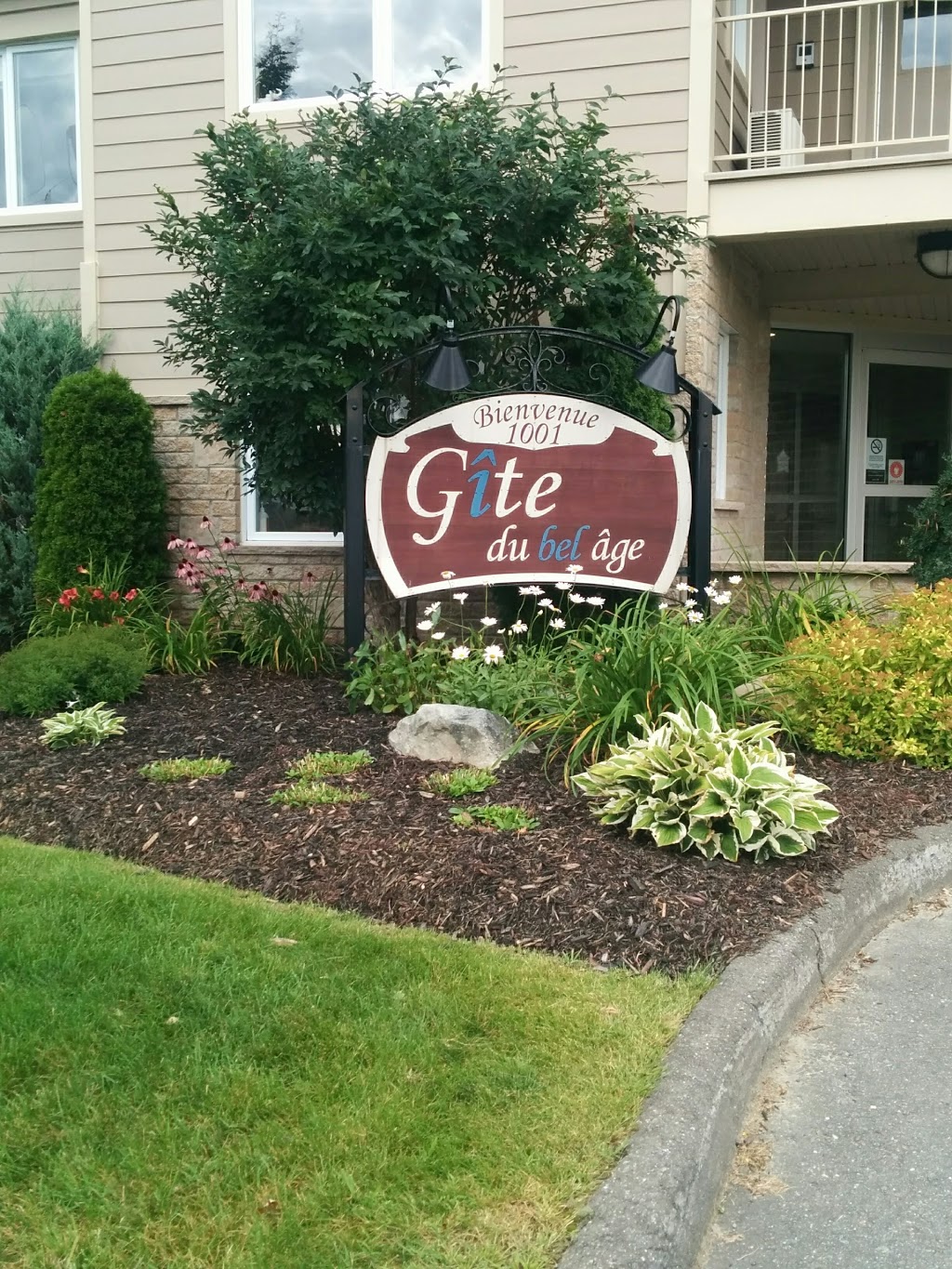 Le Gite Du Bel Age | 1001 Rue Brûlotte, Sherbrooke, QC J1E 0G8, Canada | Phone: (819) 562-0312