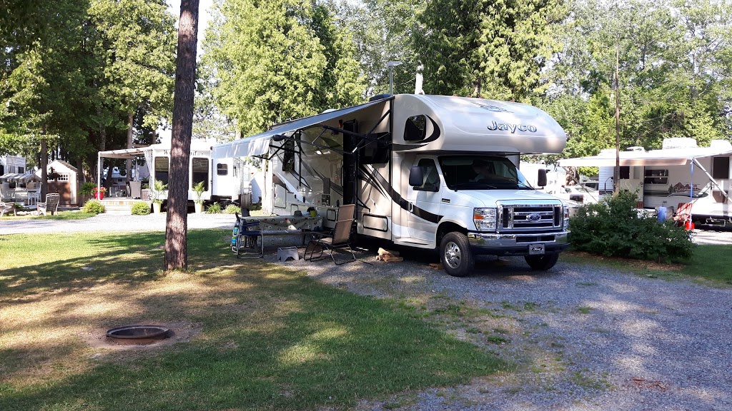 Camping Lac aux Sables | 200 Rue Sainte Marie, Lac-aux-Sables, QC G0X 1M0, Canada | Phone: (418) 336-2488