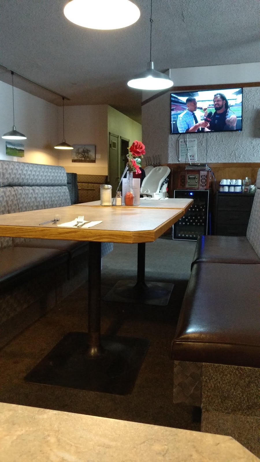 Papus Restaurant | 399 Centre St, Regina Beach, SK S0G 4C0, Canada | Phone: (306) 729-7272