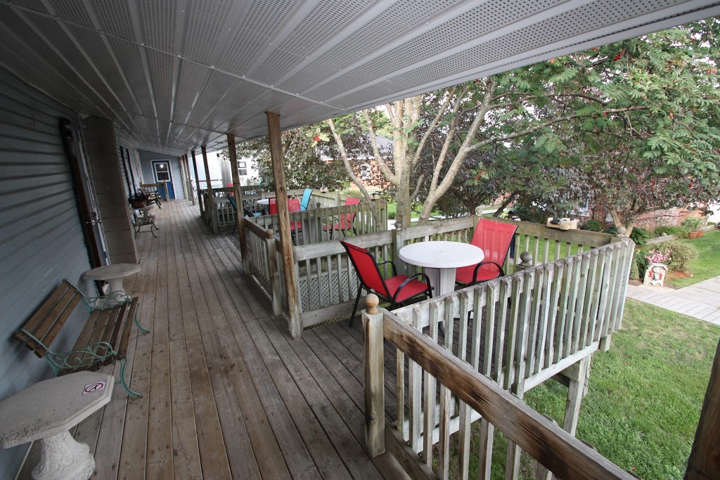 Dewar’s Inn on the River | 1649 2, Prescott, ON K0E 1T0, Canada | Phone: (613) 925-3228