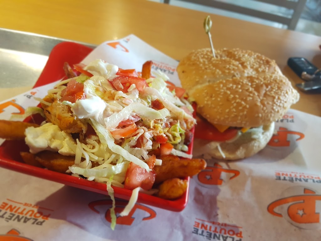 Planète Poutine et Cie | 20 Boulevard de Mortagne, Boucherville, QC J4B 1Z2, Canada | Phone: (450) 449-3232