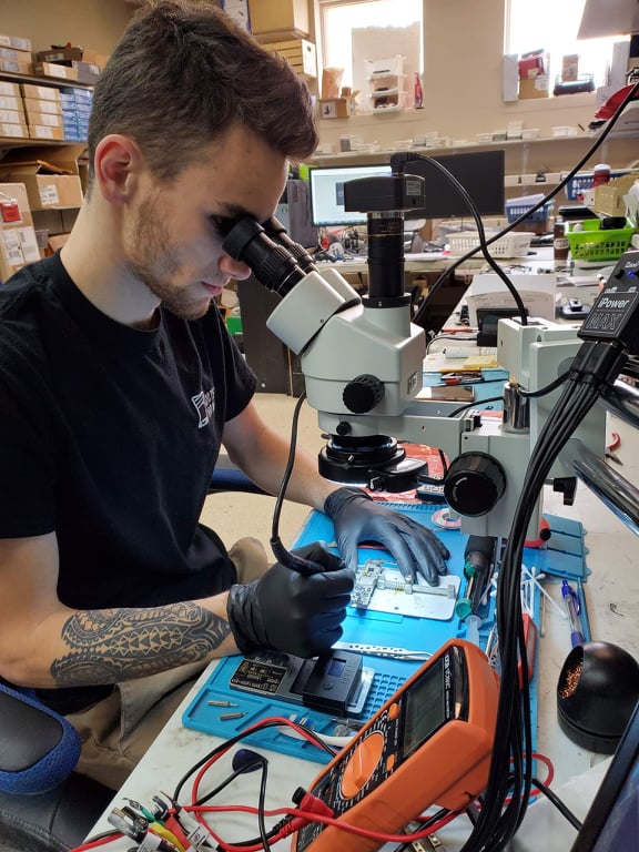 Microsoudure RDL - Réparations électroniques et informatiques | 615 Rue Lafontaine, Rivière-du-Loup, QC G5R 1Y6, Canada | Phone: (418) 862-2002