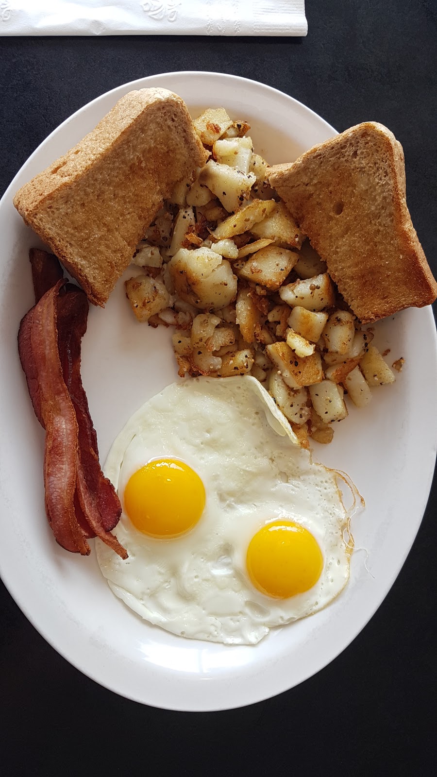 Donut Diner | 947 Niagara St, Welland, ON L3C 1M5, Canada | Phone: (905) 734-7751