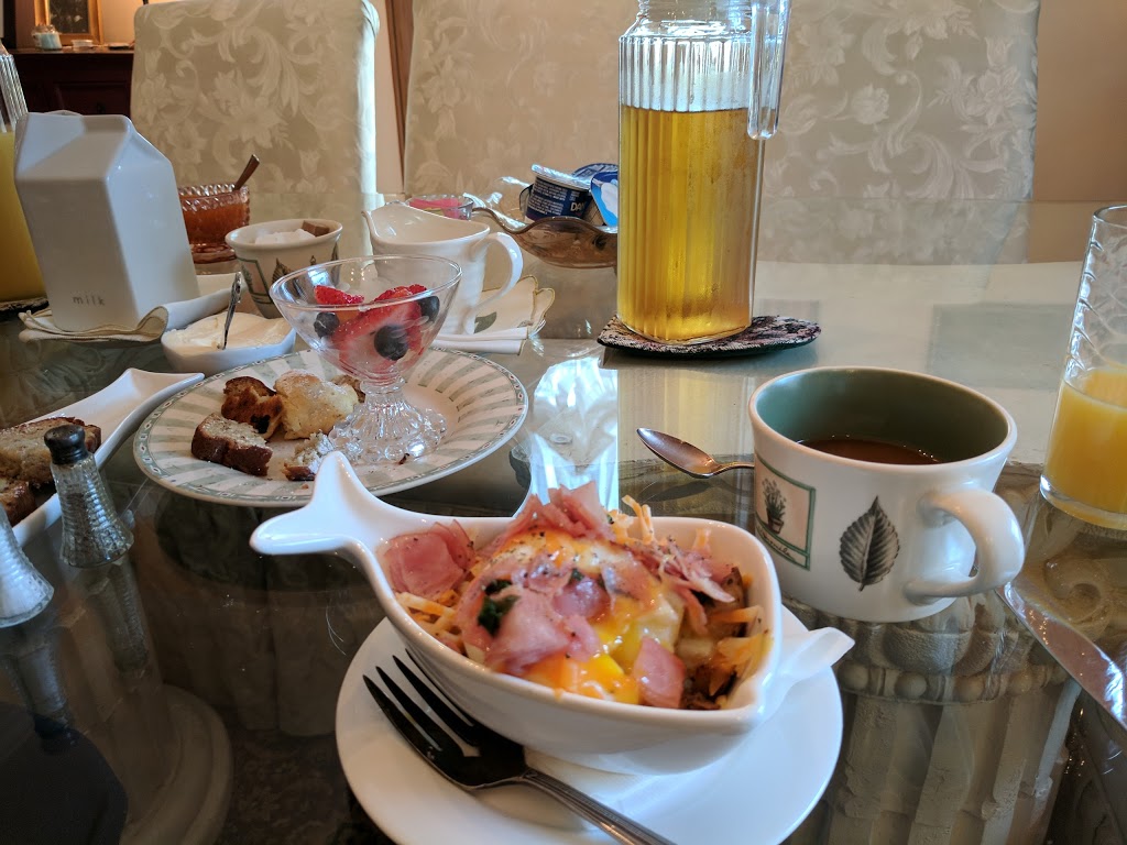 Fishermans daughter B&B | 97 Edgewater St, Mahone Bay, NS B0J 2E0, Canada | Phone: (902) 624-0660