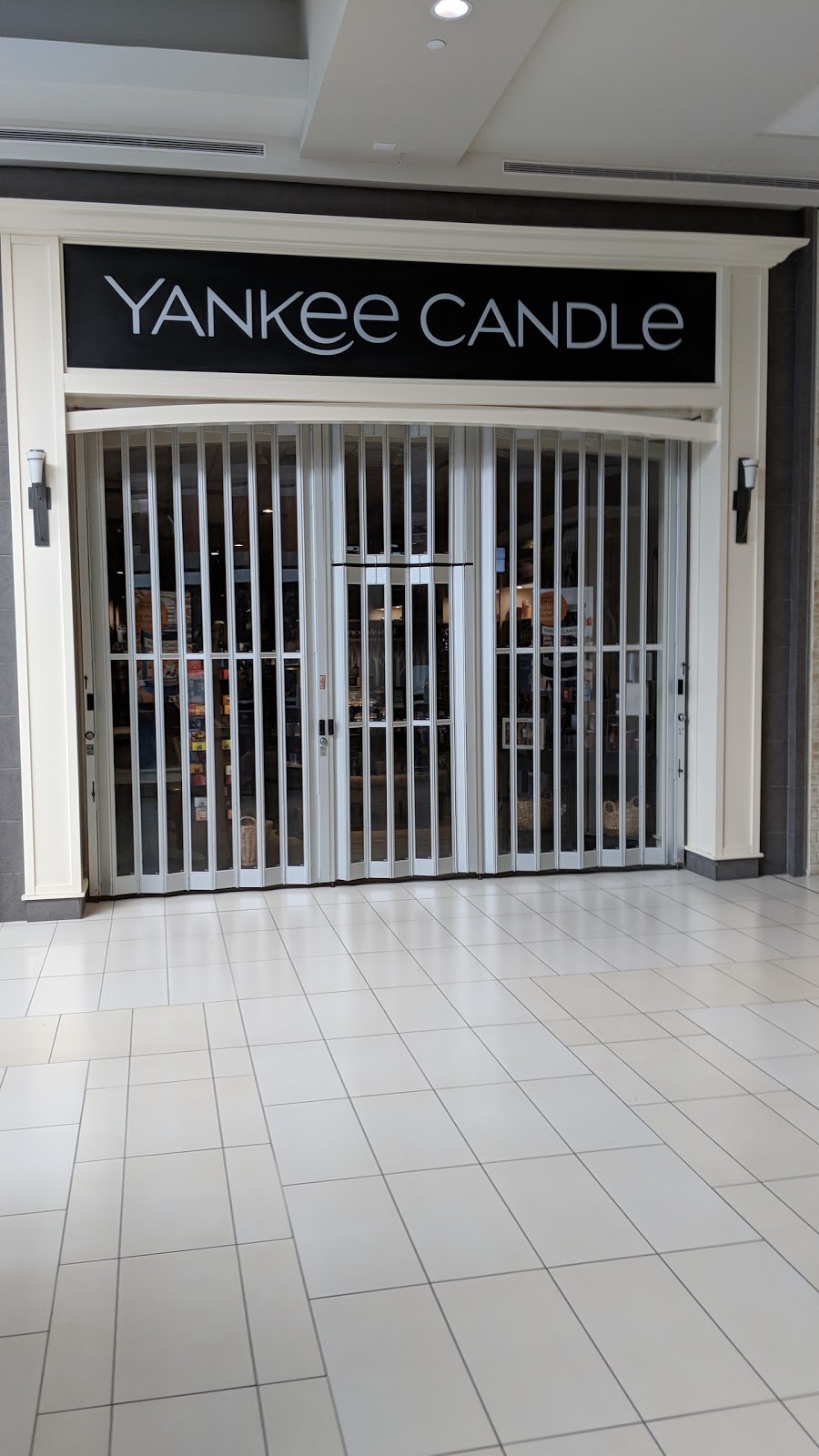 Yankee Candle | Oshawa Centre, 419 King St W, Oshawa, ON L1J 2K5, Canada | Phone: (905) 720-1400