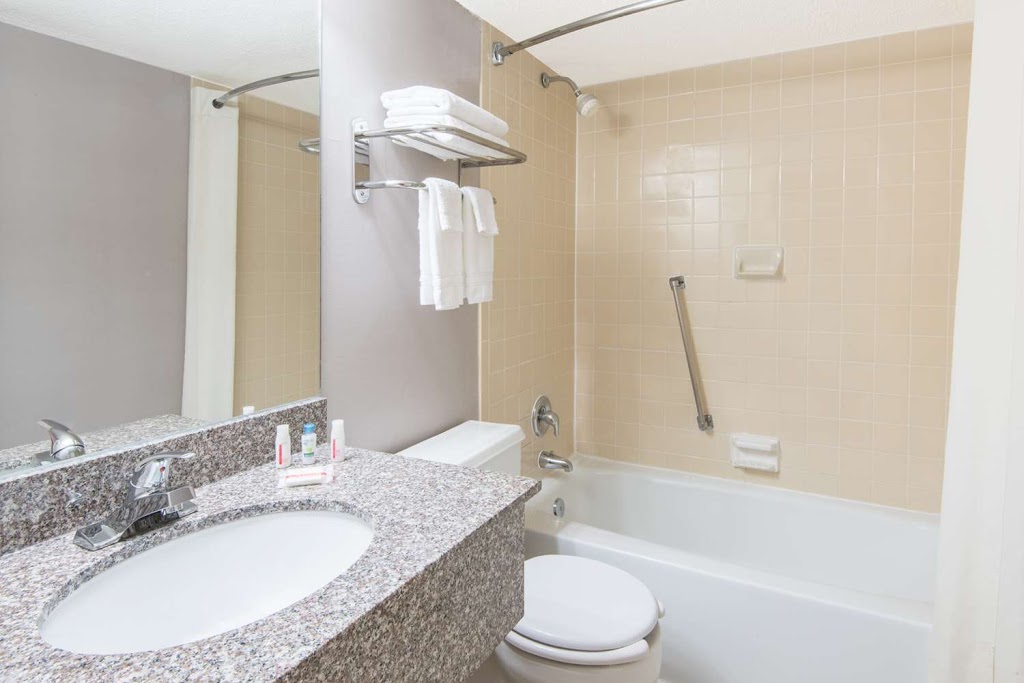 Super 8 by Wyndham Hamburg | 5442 Camp Rd, Hamburg, NY 14075, USA | Phone: (716) 276-0917