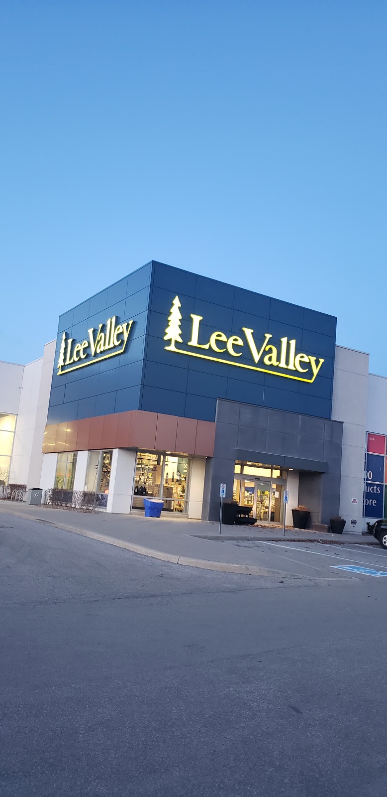 Lee Valley | furniture store | 167 Chrislea Rd, Vaughan, ON L4L 8N6, Canada | 9052641208 OR +1 905-264-1208