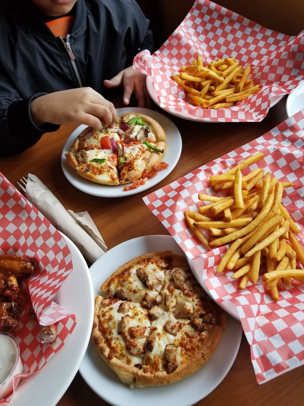 Pizza Hut | 295 Queen St E, Brampton, ON L6W 2C2, Canada | Phone: (905) 454-8888