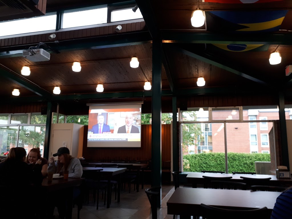 Dewhurst Dining Hall - Dewies | Lennoxville, Sherbrooke, QC J1M 0C8, Canada | Phone: (819) 822-9600 ext. 2685