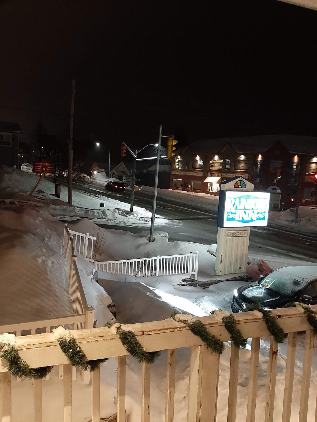 Rainbow Inn | 32 King William St, Huntsville, ON P1H 1G0, Canada | Phone: (705) 789-5514