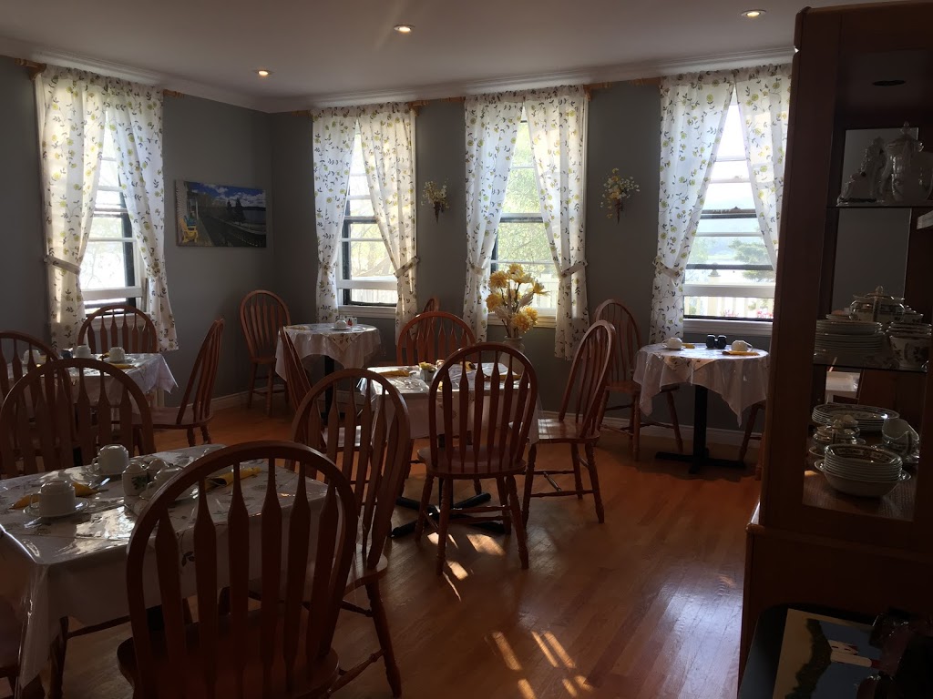 Salmonier Country Manor | 428 Main Road, Mount Carmel, NL A0B 2M0, Canada | Phone: (709) 986-2222