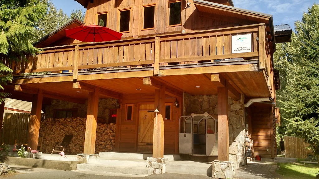 Alpine Lodge Hostel | 8135 Alpine Way, Whistler, BC V0N 1B8, Canada | Phone: (604) 932-5966