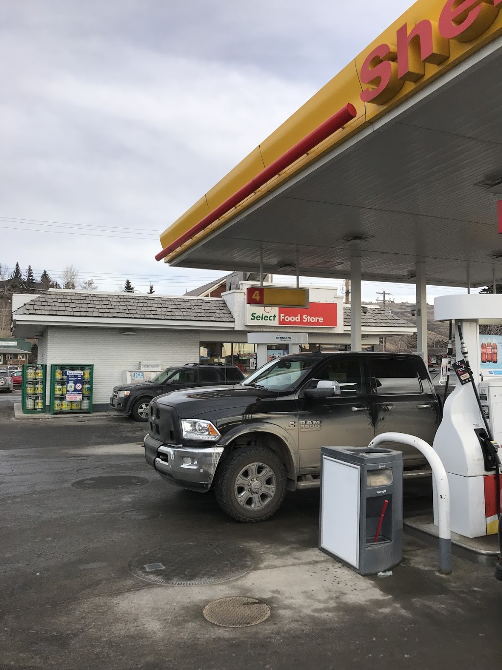 Shell | 604 1 St W, Cochrane, AB T4C 1C5, Canada | Phone: (403) 932-4562