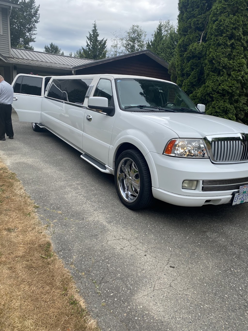 Infinity Limousine Inc. | 20093 50 Ave, Langley, BC V3A 3S8, Canada | Phone: (604) 514-9996