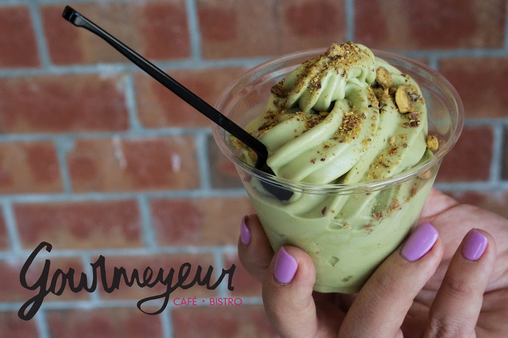 Café bistro Gourmeyeur | 3535 Autoroute Jean-Noël Lavoie Ouest, Marché Public 440, Laval, QC H7P 5G9, Canada | Phone: (450) 973-1319
