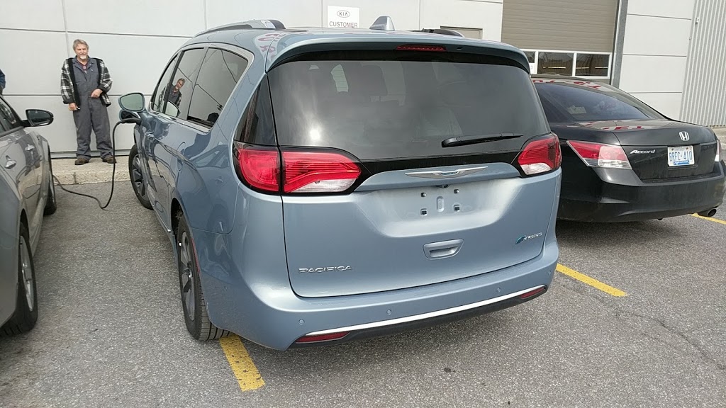 Dilawri Chrysler Jeep Dodge Ram | 370 W Hunt Club Rd, Nepean, ON K2E 1A5, Canada | Phone: (613) 801-0278