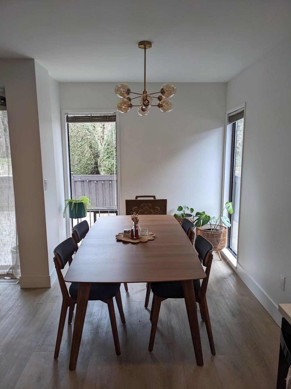 Mobler Online.ca | 2471 Vauxhall Pl, Richmond, BC V6V 1Z5, Canada | Phone: (604) 676-1521