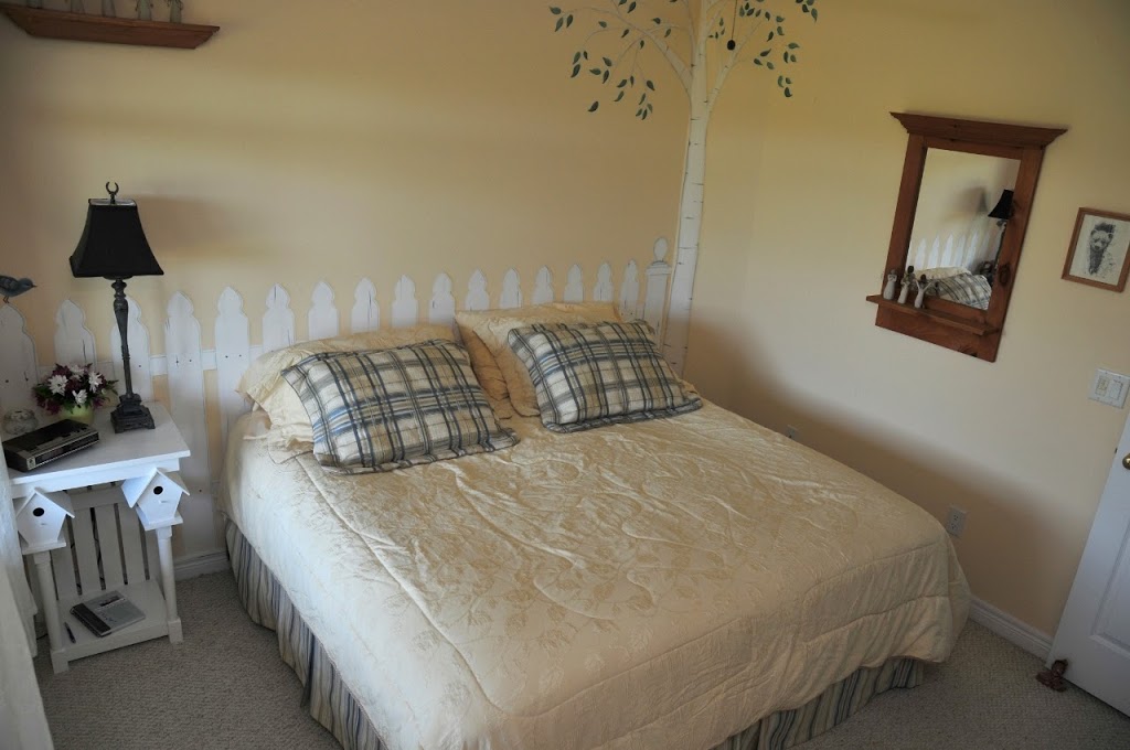 Golden Pathways Retreat and B&B | 3075 Wallace Point Rd, Peterborough, ON K9J 6Y3, Canada | Phone: (705) 745-4006