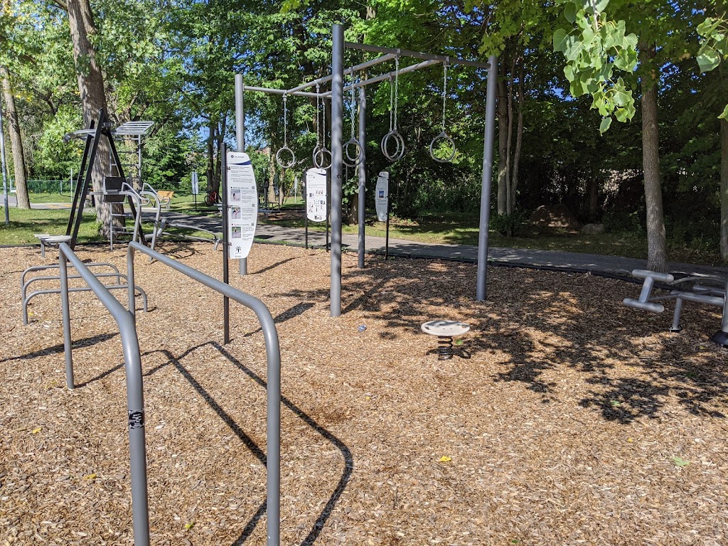 Holleuffer Park | 75 Rue Charlevoix, Kirkland, QC H9J 2T6, Canada | Phone: (514) 630-2719