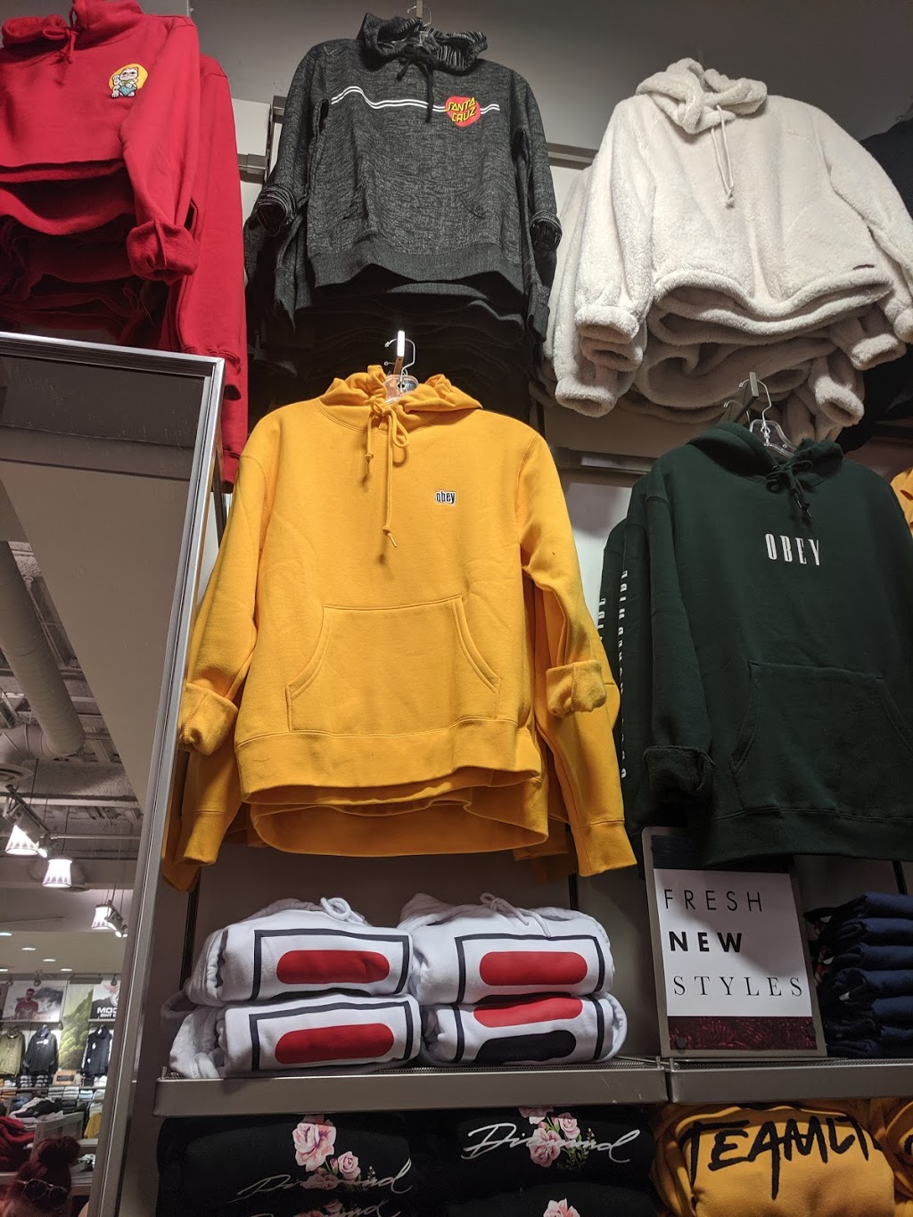 Boathouse | 999 Upper Wentworth St, Hamilton, ON L9A 4X5, Canada | Phone: (905) 387-7100