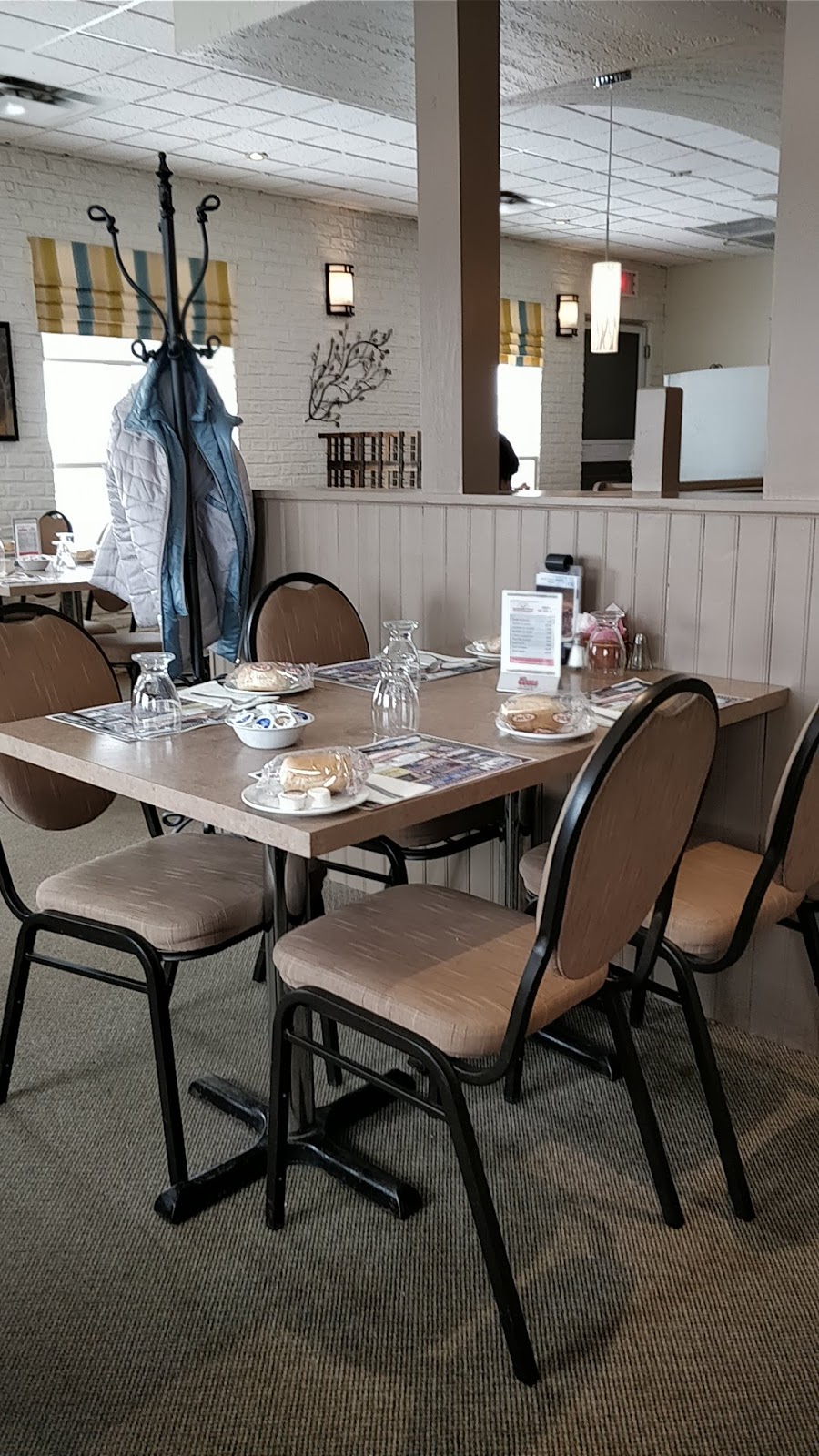 Restaurant Le Villageois | 828 Rue Notre Dame, Saint-Narcisse, QC G0X 2Y0, Canada | Phone: (418) 328-8667
