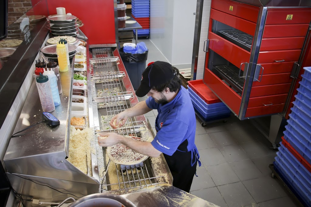 Dominos Pizza | 1684 Lakeshore Rd W, Mississauga, ON L5J 1J5, Canada | Phone: (905) 855-9000